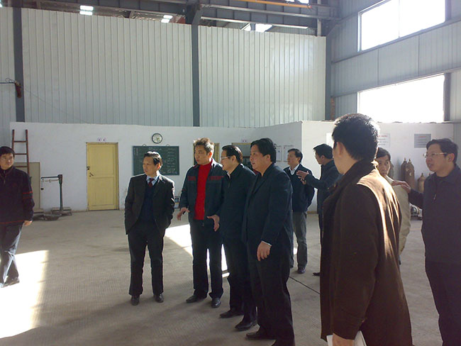 原岳陽(yáng)市委書記易煉紅來老廠考察